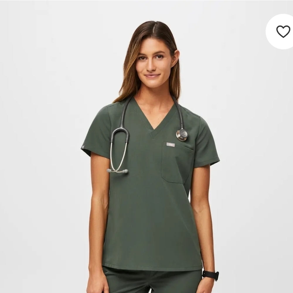 Catarina One-Pocket Scrub Top